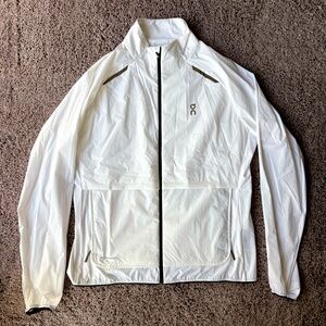 Brand NEW On running insulated jacket white